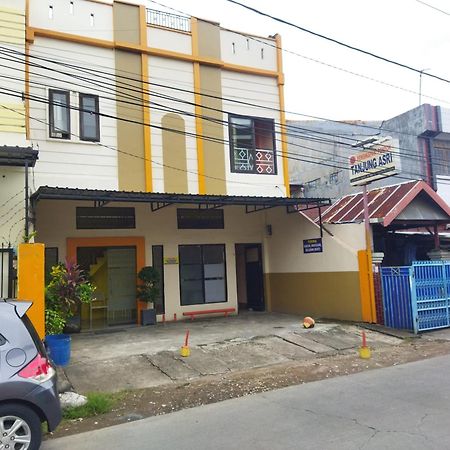 Oyo 92231 Penginapan Tanjung Alang Syariah マカッサル エクステリア 写真