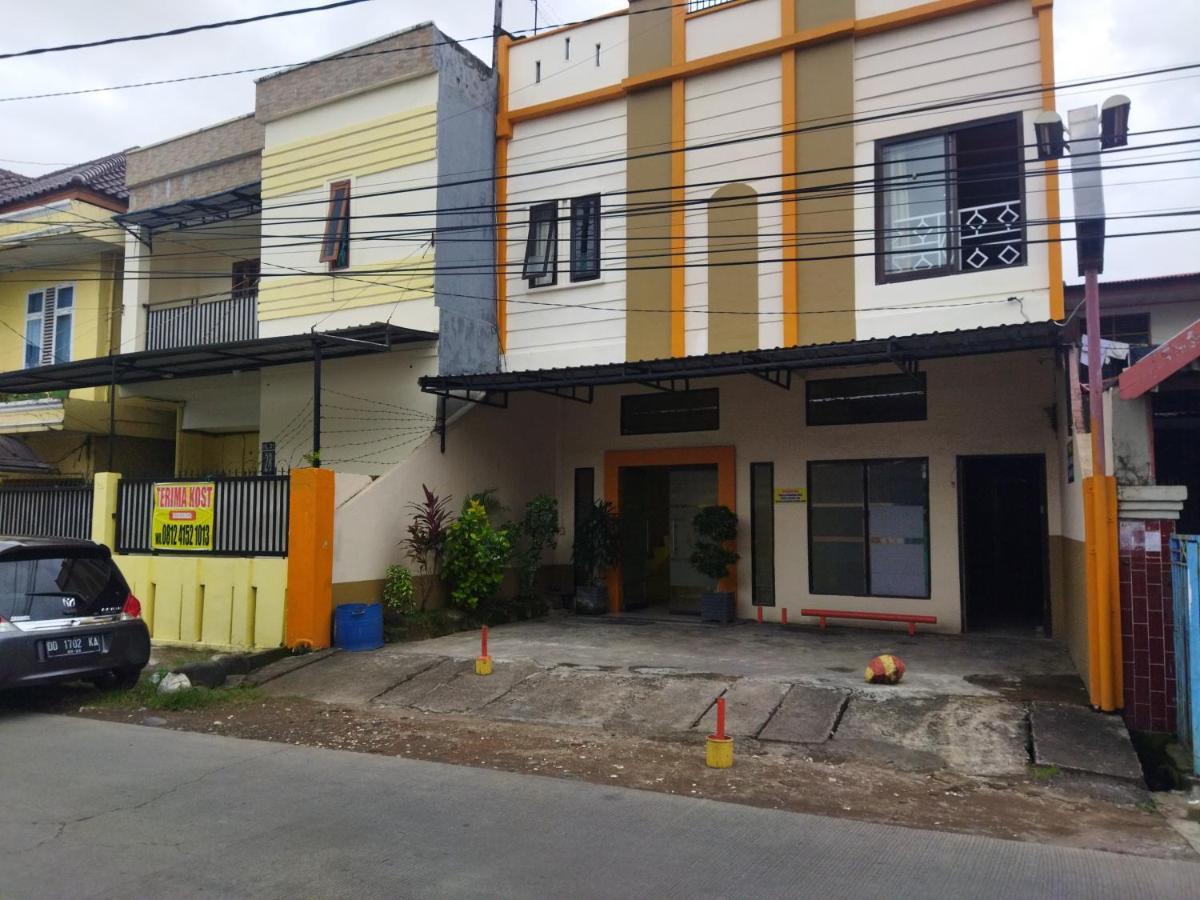 Oyo 92231 Penginapan Tanjung Alang Syariah マカッサル エクステリア 写真