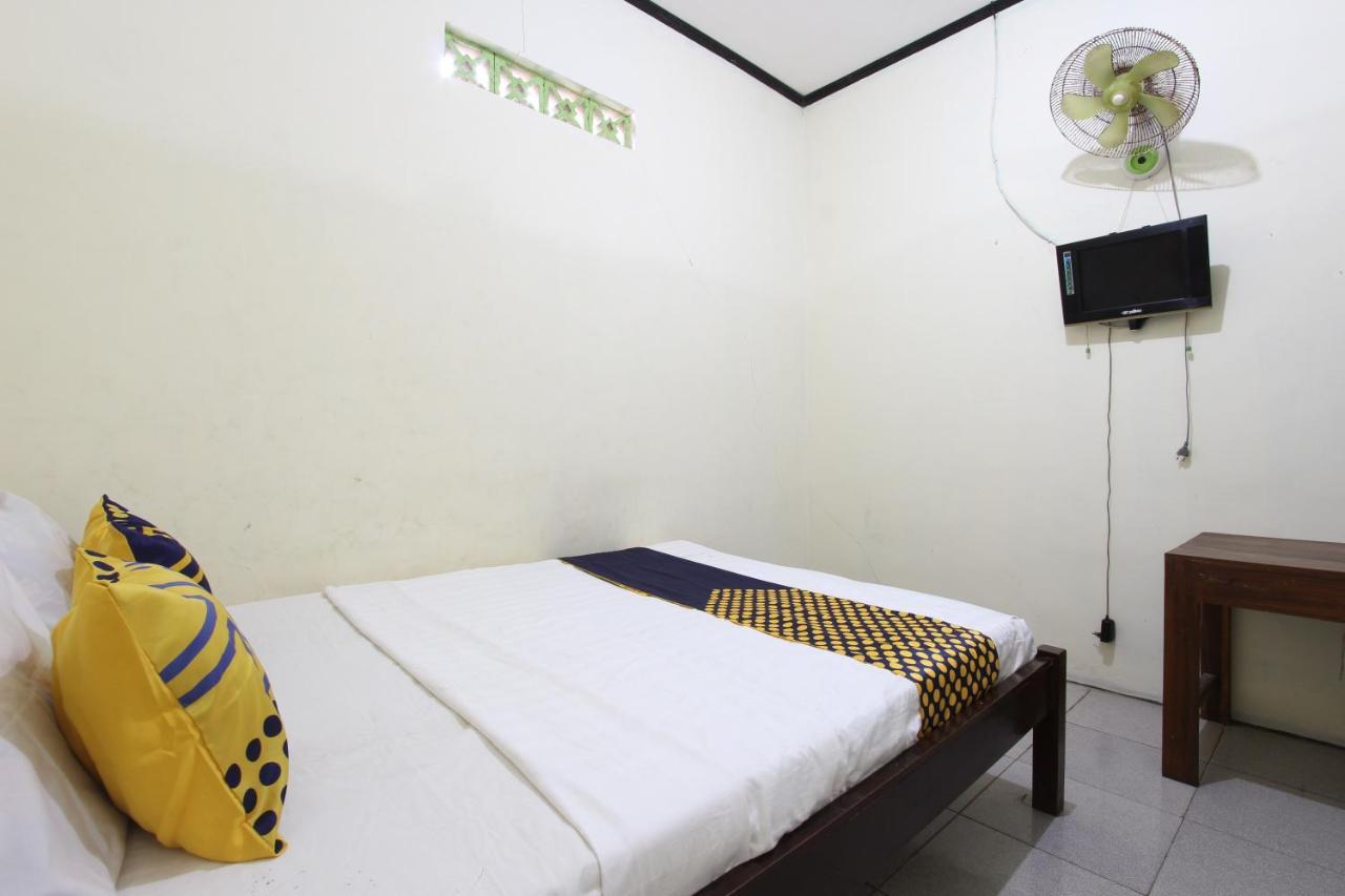Oyo 92231 Penginapan Tanjung Alang Syariah マカッサル エクステリア 写真