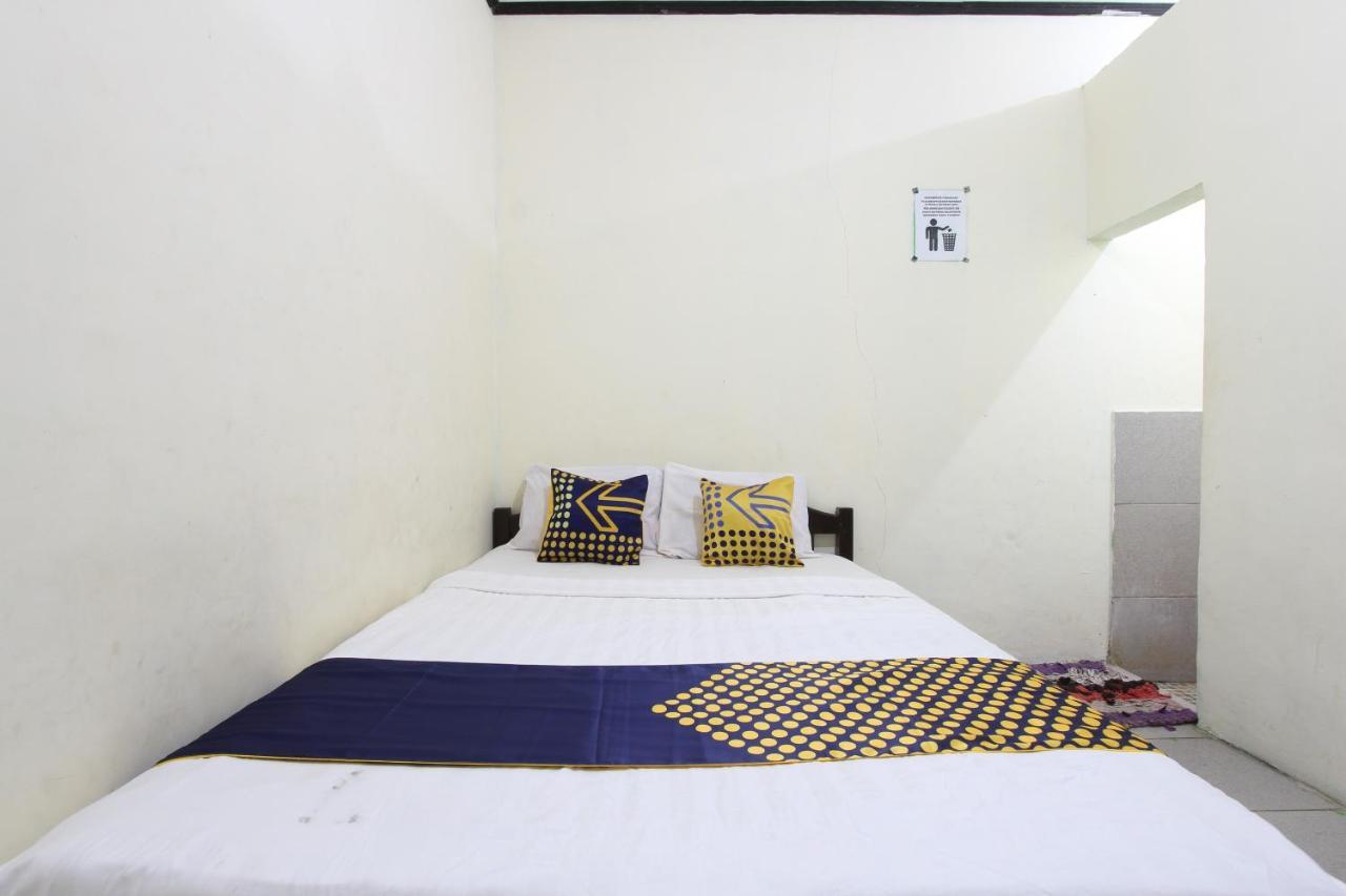 Oyo 92231 Penginapan Tanjung Alang Syariah マカッサル エクステリア 写真