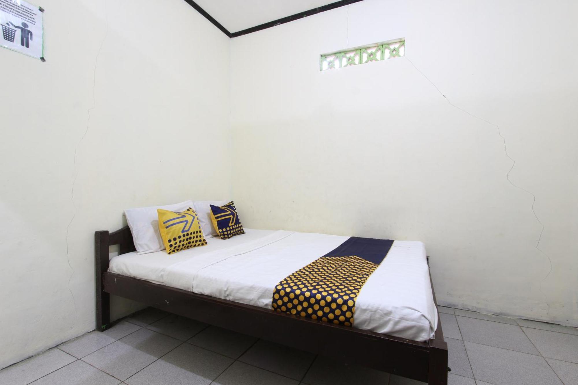 Oyo 92231 Penginapan Tanjung Alang Syariah マカッサル エクステリア 写真