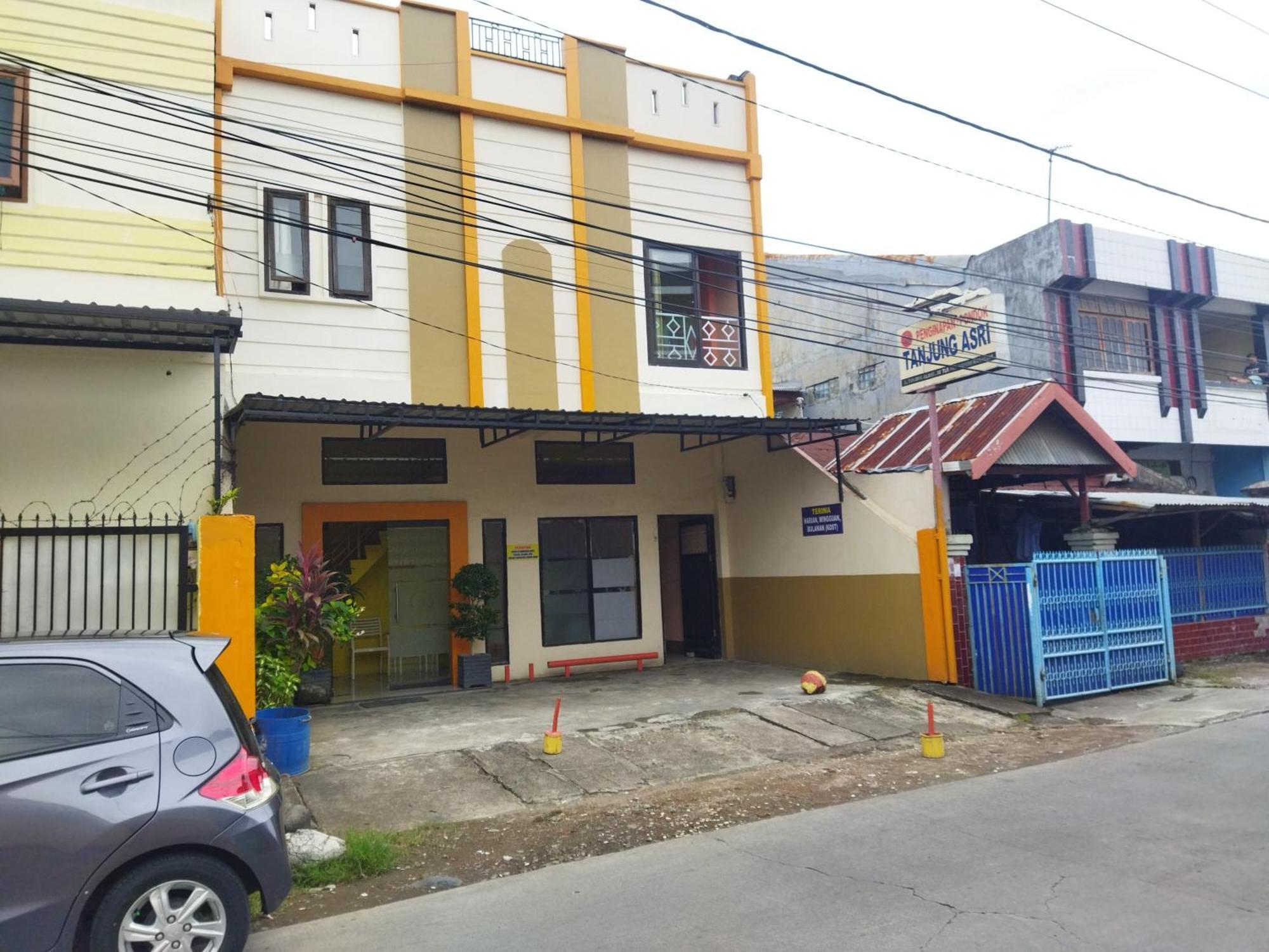Oyo 92231 Penginapan Tanjung Alang Syariah マカッサル エクステリア 写真
